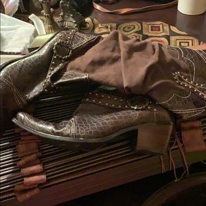 Used leather and sued 2” boots